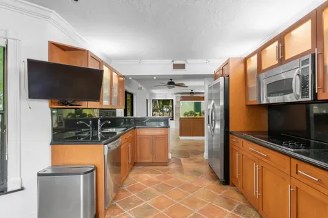 16 Via Lago Boynton Beach FL 33435