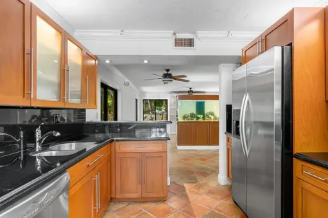 16 Via Lago Boynton Beach FL 33435