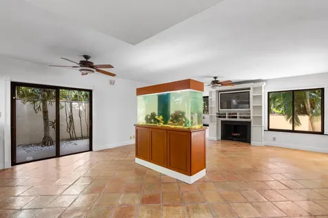 16 Via Lago Boynton Beach FL 33435