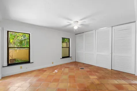 16 Via Lago Boynton Beach FL 33435