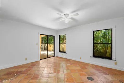 16 Via Lago Boynton Beach FL 33435