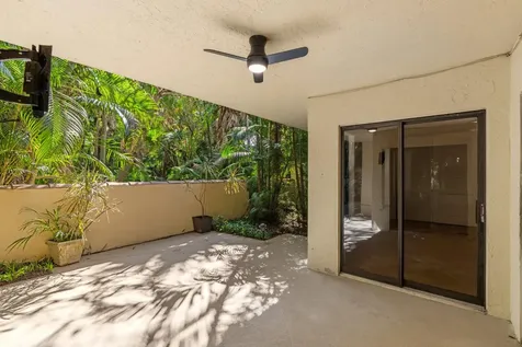 16 Via Lago Boynton Beach FL 33435
