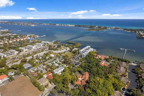 16 Via Lago Boynton Beach FL 33435