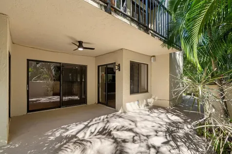 16 Via Lago Boynton Beach FL 33435