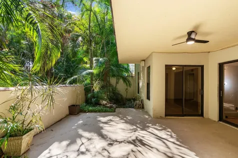 16 Via Lago Boynton Beach FL 33435