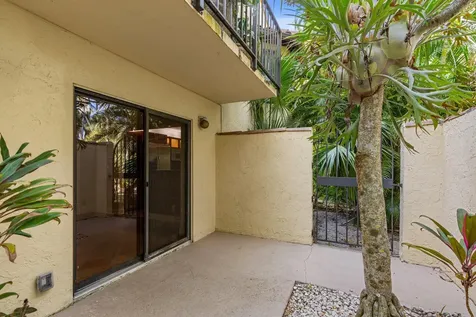 16 Via Lago Boynton Beach FL 33435