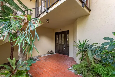 16 Via Lago Boynton Beach FL 33435