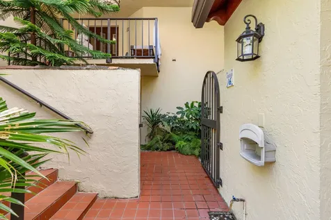 16 Via Lago Boynton Beach FL 33435