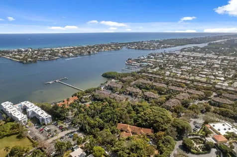 16 Via Lago Boynton Beach FL 33435