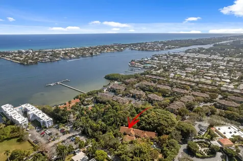 16 Via Lago Boynton Beach FL 33435