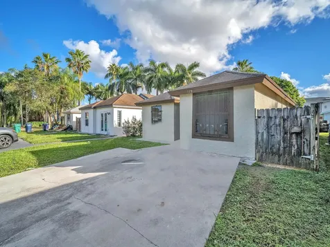 719 SW 10th Street Florida City FL 33034