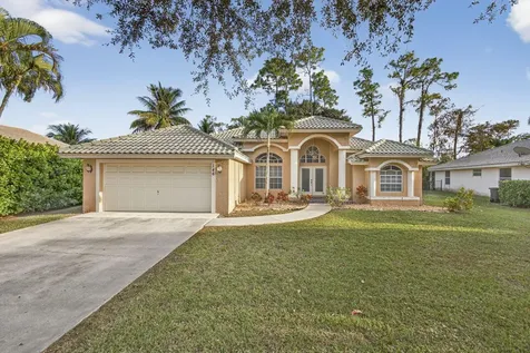 146 Fernwood Crescent Royal Palm Beach FL 33411