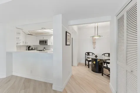 100 Se 5th Avenue Boca Raton FL 33432