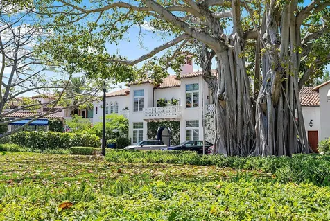 236 Phipps Plaza Palm Beach FL 33480