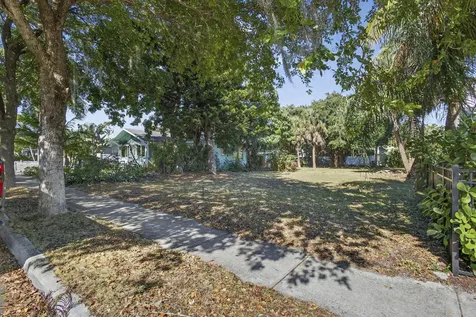 427 32nd Street West Palm Beach FL 33407