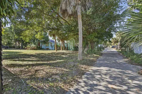 427 32nd Street West Palm Beach FL 33407