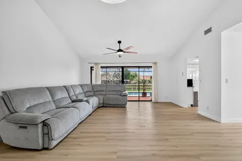 293 Sw 28th Avenue Delray Beach FL 33445