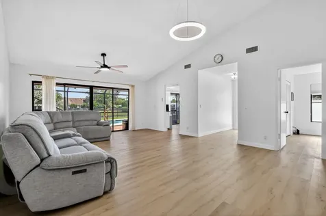 293 Sw 28th Avenue Delray Beach FL 33445