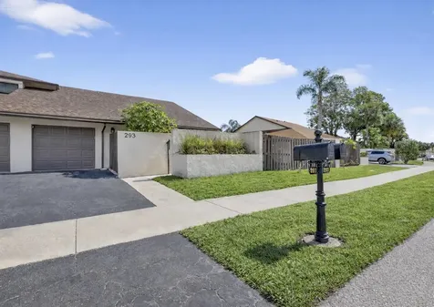 293 Sw 28th Avenue Delray Beach FL 33445