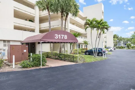3178 Via Poinciana Lake Worth FL 33467