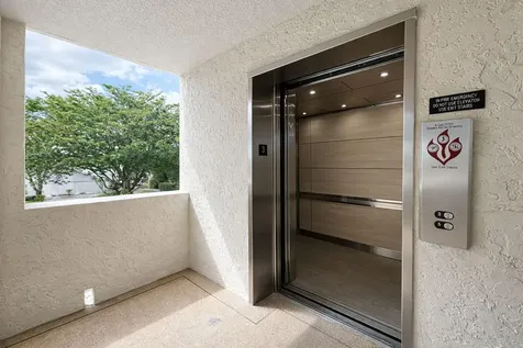 3178 Via Poinciana Lake Worth FL 33467