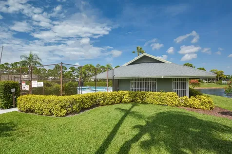 7886 Se Trenton Avenue Hobe Sound FL 33455
