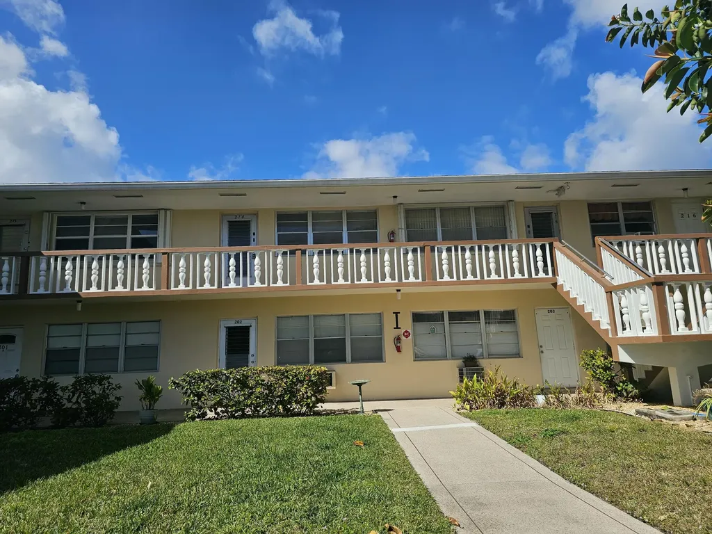 214 Easthampton West Palm Beach FL 33417