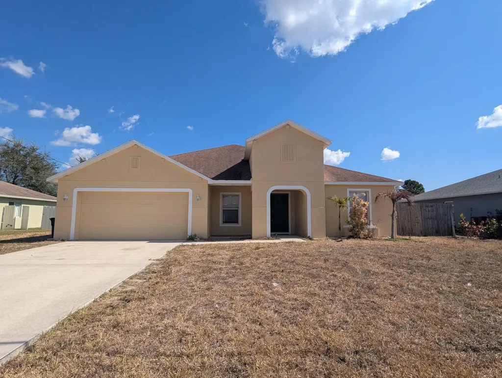 2031 SW Hampshire Lane Port Saint Lucie FL 34953