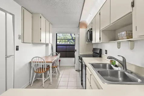 1464 NW 97th Terrace Pembroke Pines FL 33024