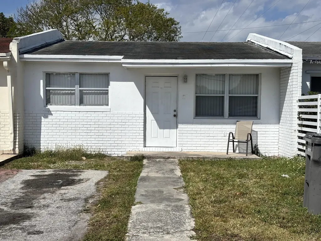 5441 Sw 36th Street West Park FL 33023