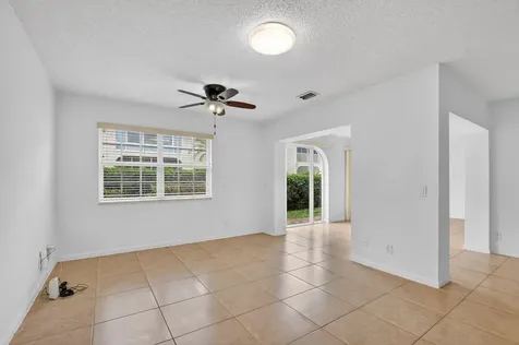 6671 Via Regina Boca Raton FL 33433