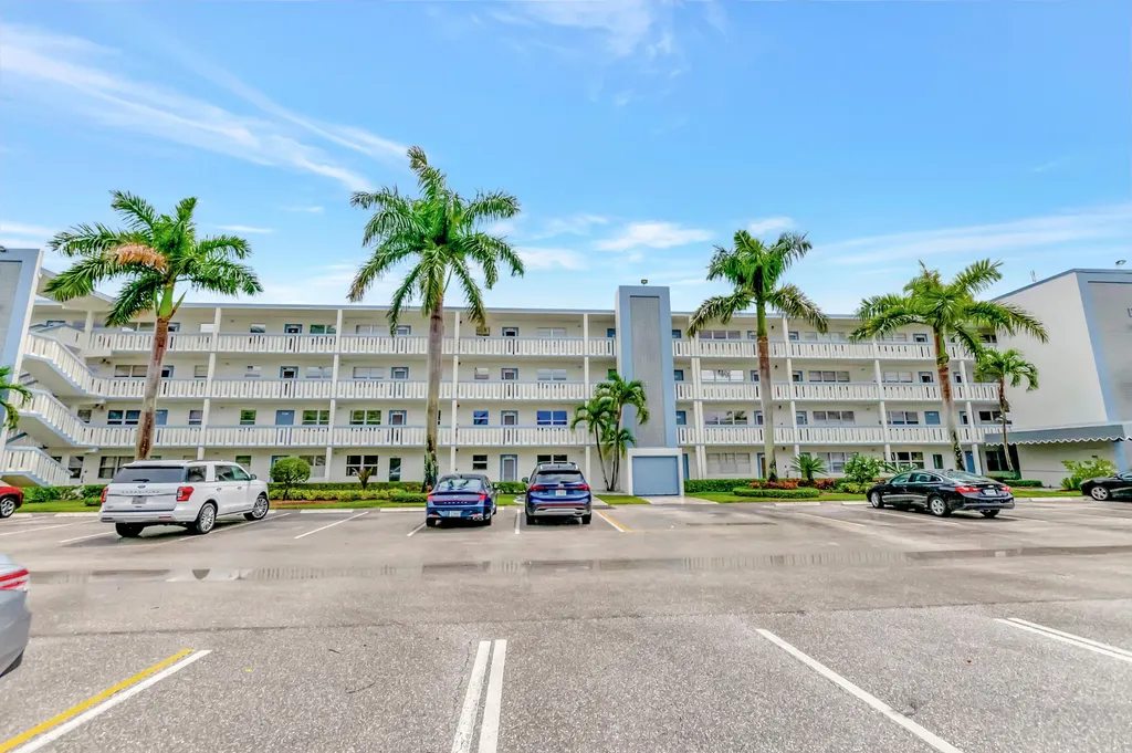 1072 Yarmouth D Boca Raton FL 33434