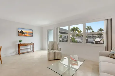 1072 Yarmouth D Boca Raton FL 33434