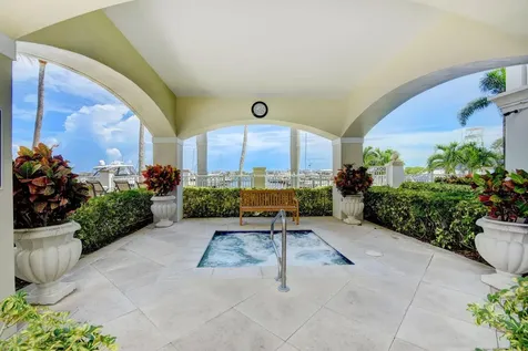 806 E Windward Way Lantana FL 33462