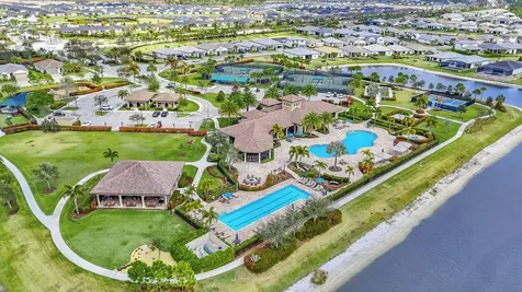479 Se Vallarta Drive Port Saint Lucie FL 34984