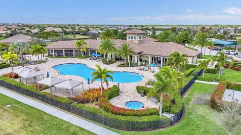 479 Se Vallarta Drive Port Saint Lucie FL 34984