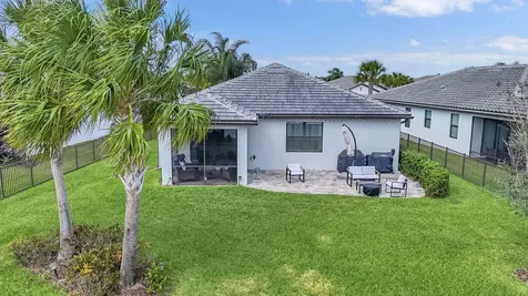 479 Se Vallarta Drive Port Saint Lucie FL 34984