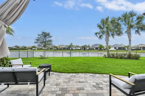479 Se Vallarta Drive Port Saint Lucie FL 34984