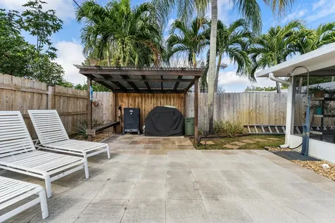 1042 Sw 23rd Avenue Boynton Beach FL 33426