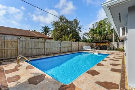 1042 Sw 23rd Avenue Boynton Beach FL 33426