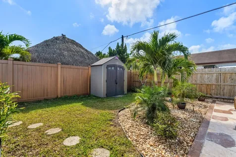 1042 Sw 23rd Avenue Boynton Beach FL 33426