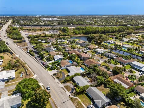 1042 Sw 23rd Avenue Boynton Beach FL 33426