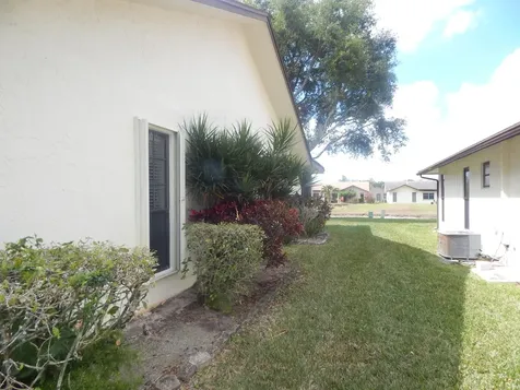 6229 Lakemont Circle Greenacres FL 33463