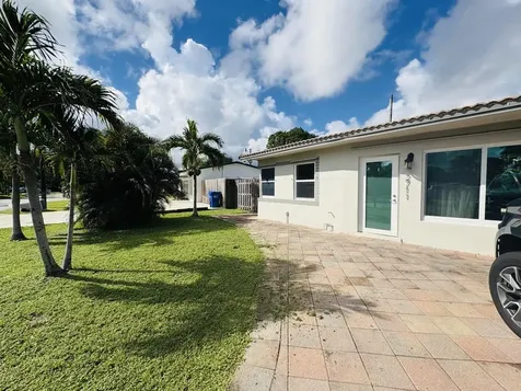 2711 Ne 11th Terrace Pompano Beach FL 33064