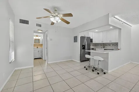 116 Oxford 200 West Palm Beach FL 33417