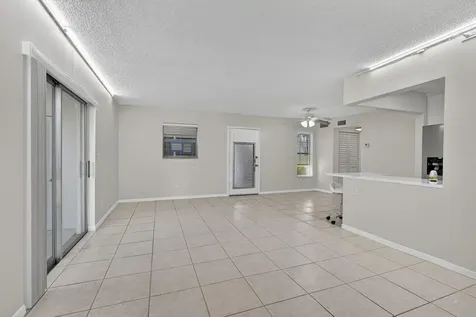 116 Oxford 200 West Palm Beach FL 33417