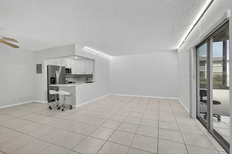 116 Oxford 200 West Palm Beach FL 33417