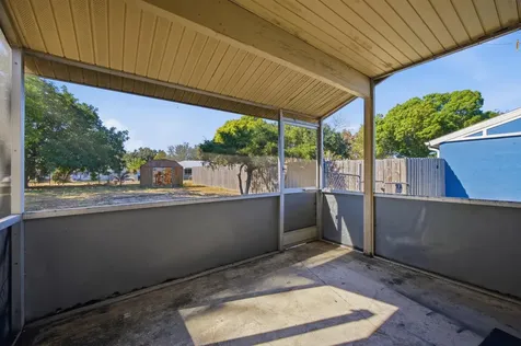 402 Sw Eastport Circle Port Saint Lucie FL 34953