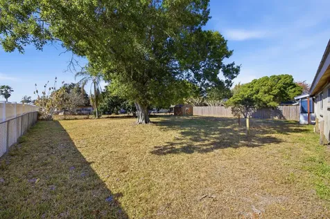 402 Sw Eastport Circle Port Saint Lucie FL 34953