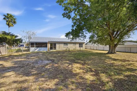 402 Sw Eastport Circle Port Saint Lucie FL 34953